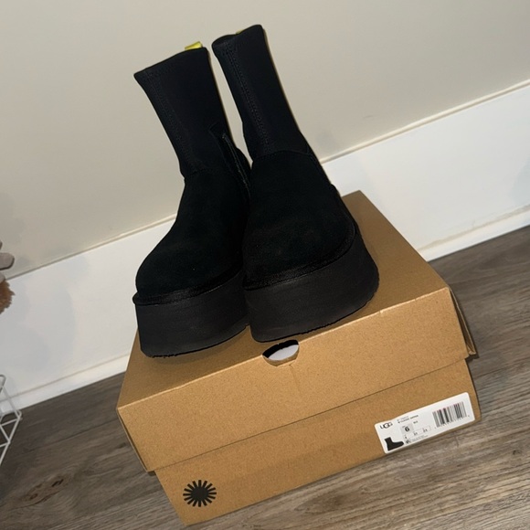 Ugg Classic Dipper Platform Boot - Picture 3 of 11
